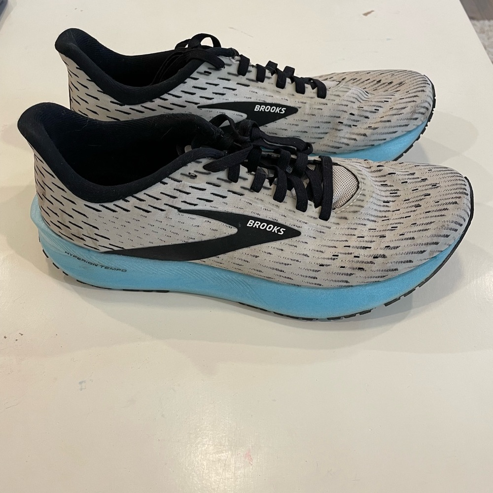 Books Hyperion Tempo running shoes